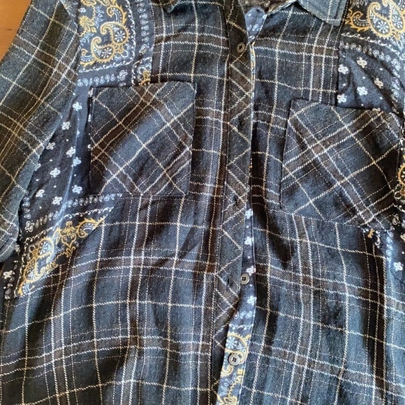 Miss Me Long Sleeves Button up Flannel size small - Picture 3 of 3